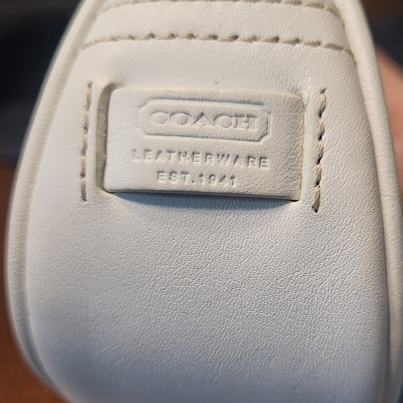 Coach Vintage 2004 Y2K Soho Flap Buckle White Leather Shoulder Mini Bag Purse - Picture 8 of 17